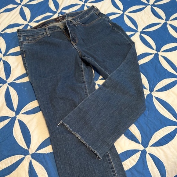 NYDJ Sheri Slim Size 10 medium wash raw hem cropped - Picture 2 of 4